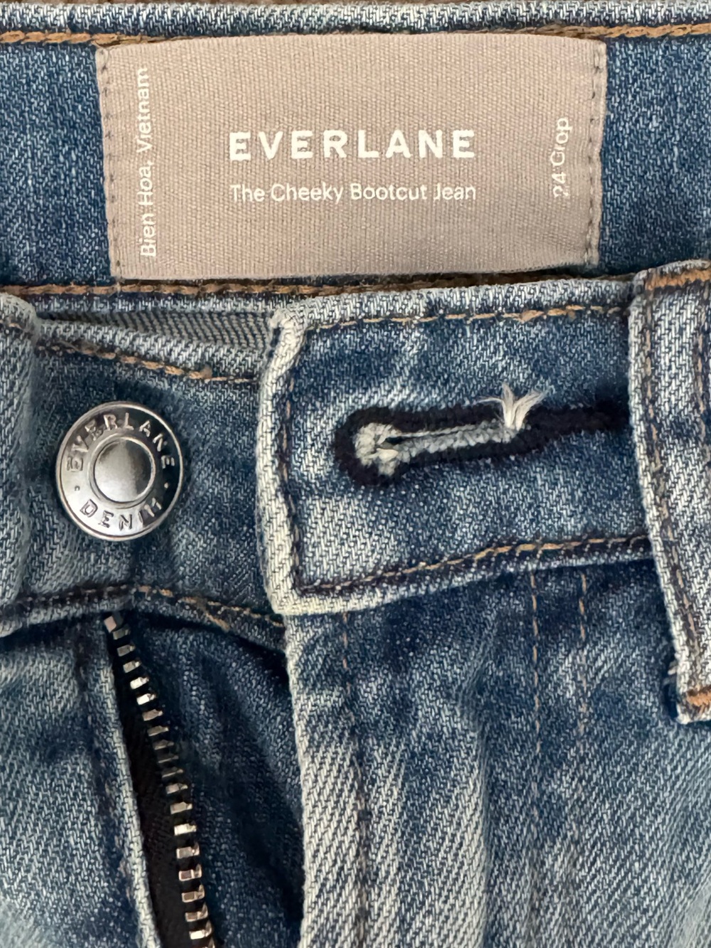 Everlane Cheeky Bootcut Jeans Cropped in Light Wash Blue